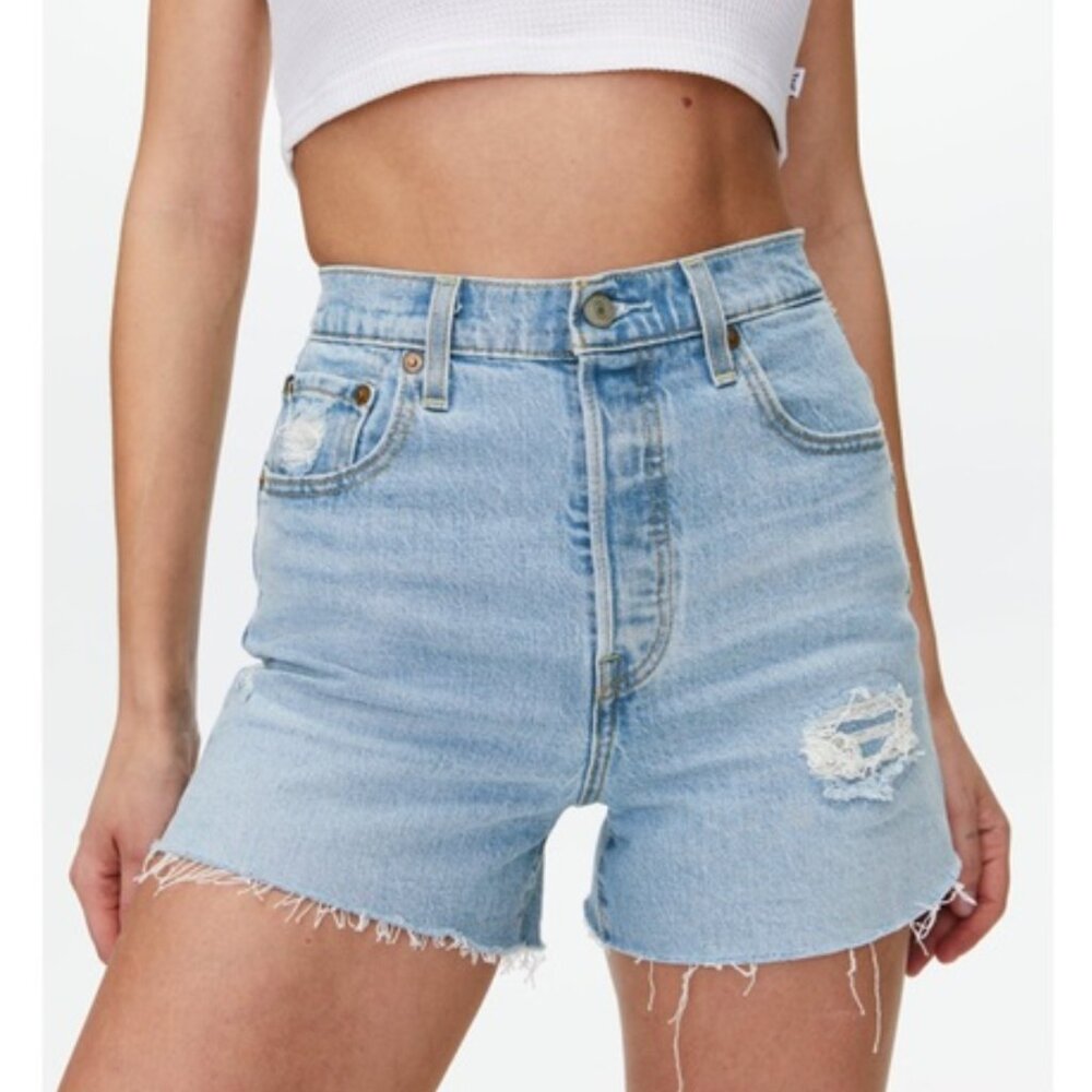 Levi's Ribcage Women's Jean Shorts | Distressed Hem | Light Wash | Size 26